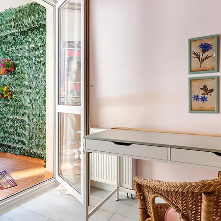 Apartament To Host - Praskie Klimaty